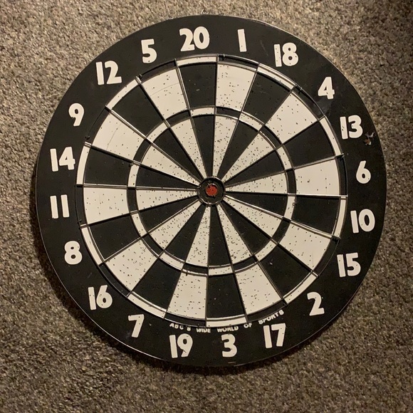 Dart board - Picture 1 of 2
